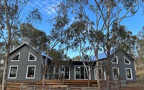 Summit House Armidale - 2 Or 4 Bedrooms